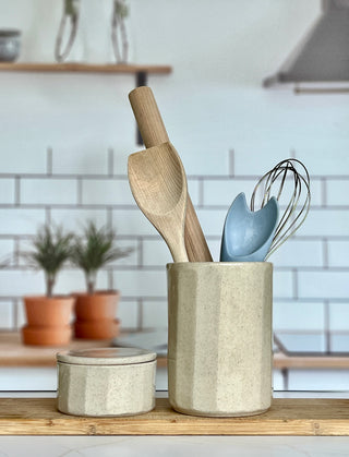 Utensil holder